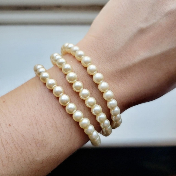 Vintage Faux Pearl Layer Bracelet & Necklace - Picture 6 of 8